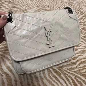 NIKI MEDIUM 
SOFT BAG IN VINTAGE CALF LEATHER, FEATURING CHEVRON QUILT